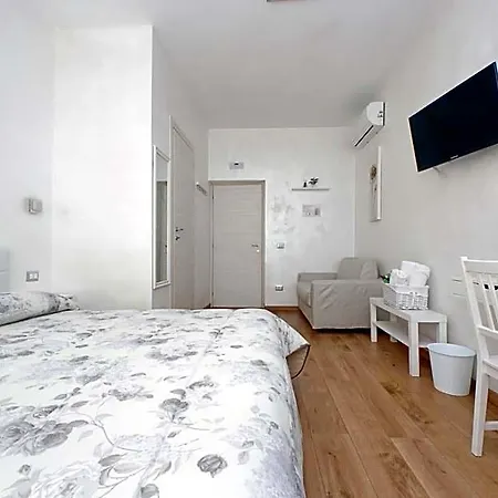 B&B Giuly 피우미치노