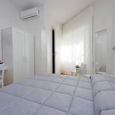 Giuly Bed & Breakfast 4*